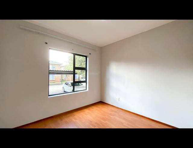 2 BEDROOM TOWNHOUSE FOR SALE IN ALBERTSDAL